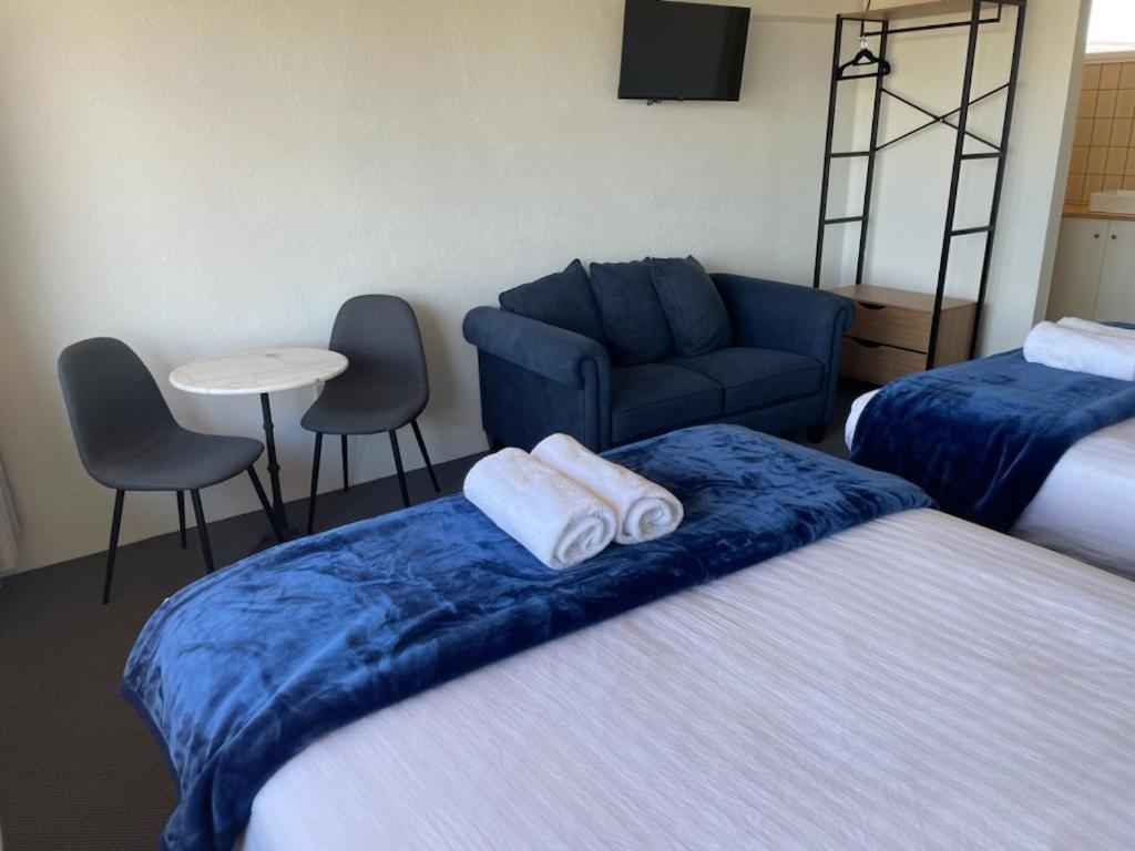 Happy Wanderer Motel Lake Boga On The Lake With Lake Views Extérieur photo